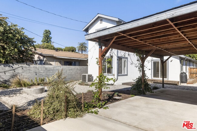 Building Photo - 5712 Buchanan St