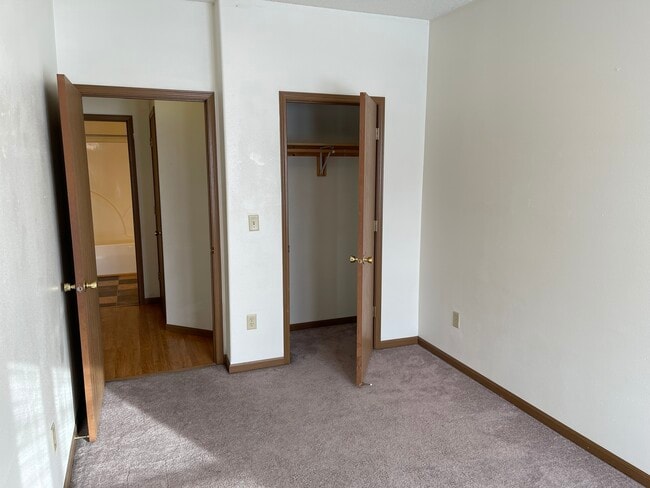 Building Photo - 417 S Gilbert St