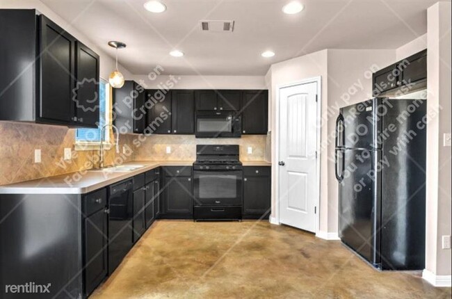 Building Photo - 4611 Graceful Ln