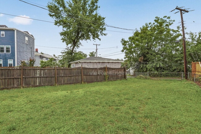 Building Photo - 3322 Woodrow Ave