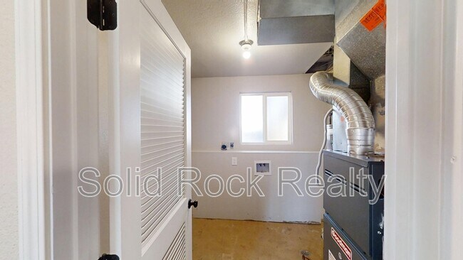 Building Photo - 1618 Shasta Dr
