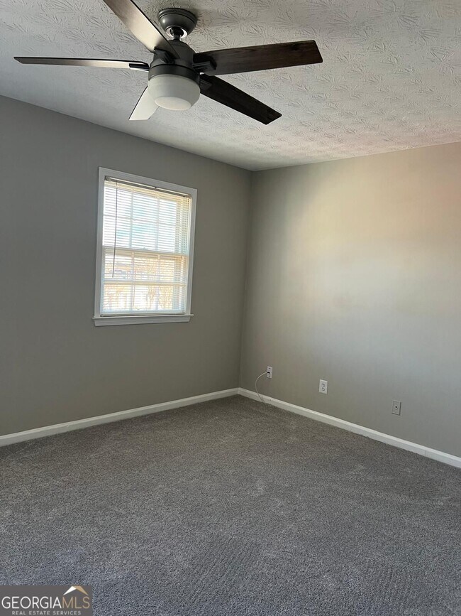 Building Photo - 591 Wedgewood Dr