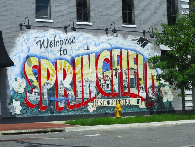 Building Photo - 212 E 6th St