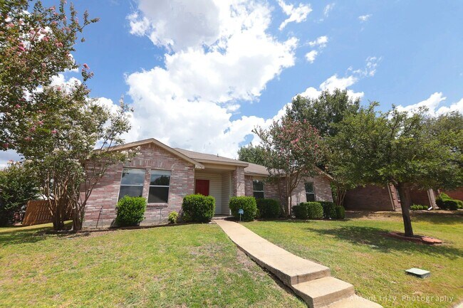 Building Photo - 2374 Somerset Dr