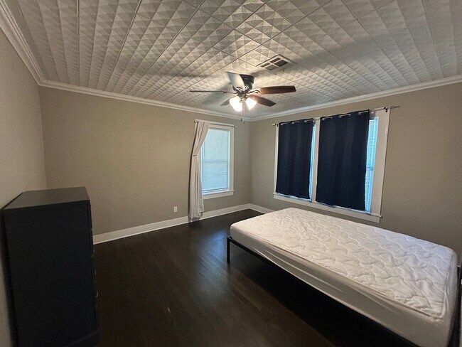 Building Photo - Spacious Corner Lot Charm