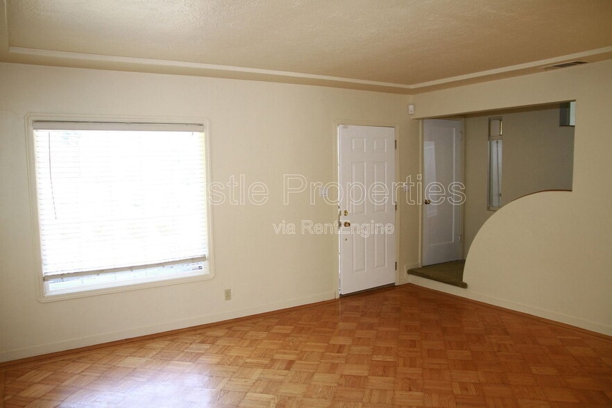 Building Photo - 271 Viewmont Ave