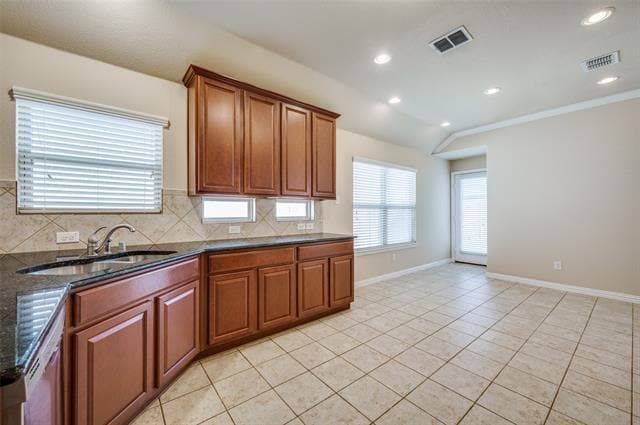 Building Photo - 15917 Alvarado Dr