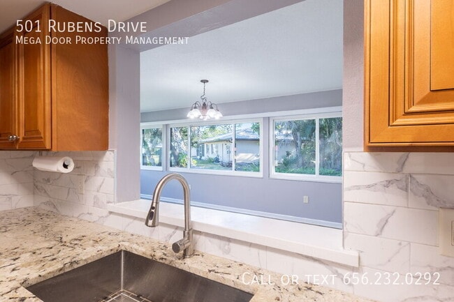 Building Photo - 501 Rubens Dr