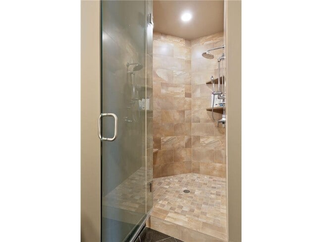 Building Photo - 555 Oak Ridge Pl