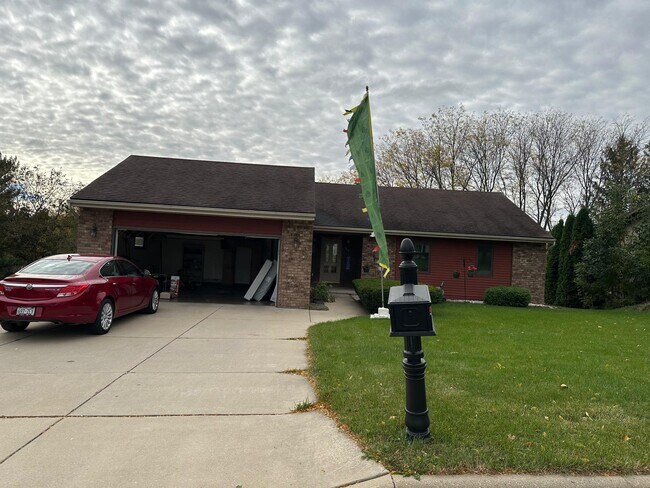 Front - 543 Mahogany Way