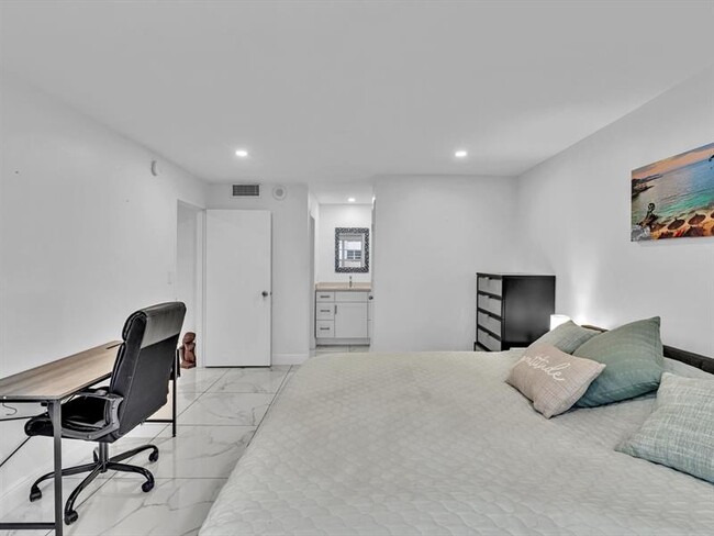 Building Photo - 5100 Dupont Blvd