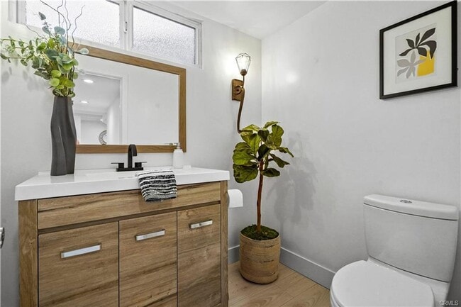 Building Photo - Encino Cul-De-Sac Lease with Private Outdoor Sauna & Designer Upgrades