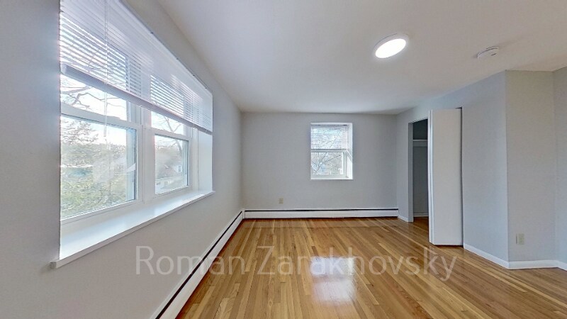 Building Photo - 112 Babcock St