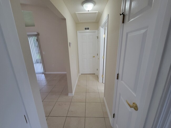 Building Photo - 921 Westwinds Dr