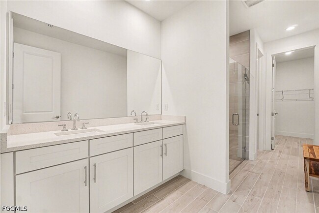 Building Photo - 44283 Panther Dr