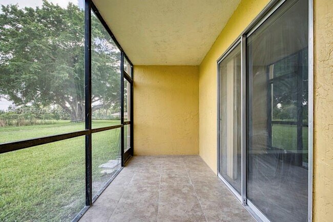 Building Photo - 1606 Meadows Cir W