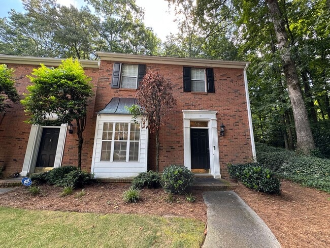 Building Photo - Nice Brick 2/2.5 Townhome in Atlanta- $2,750