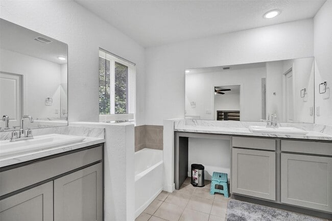 Building Photo - 1325 NW 208th Terrace