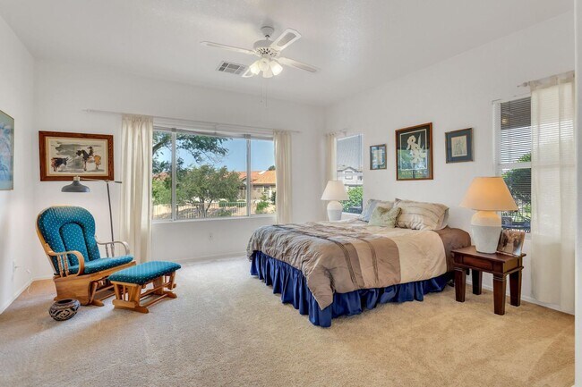 Building Photo - Beautiful 3 bedroom, 2 bath in great Mesa location!