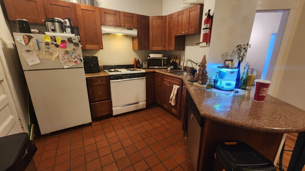 Building Photo - 66 Egmont St