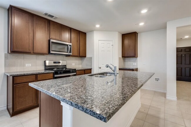 Building Photo - 749 Windsor Dr