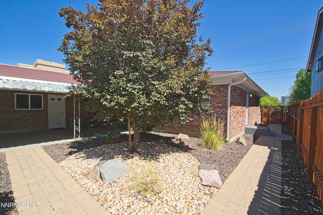 Building Photo - 3103 Lakeside Dr