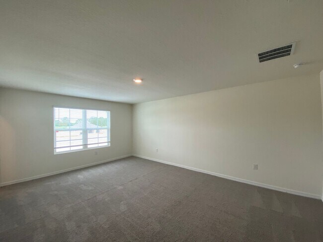 Building Photo - Avalon Woods 4/3/2 ***WON'T LAST***