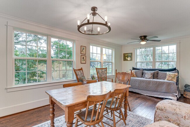 Building Photo - 5313 Palm Dr