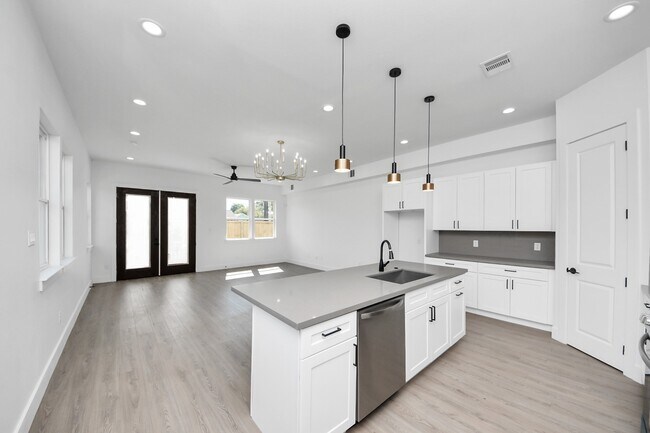 Building Photo - 4129 E Toliver St