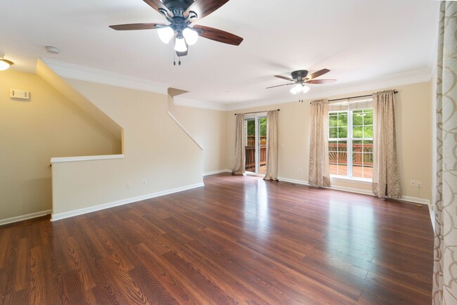 Building Photo - Updated 3-Level End Unit Townhouse in Caro...