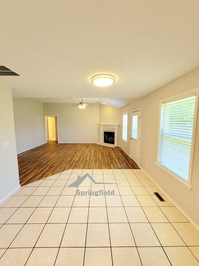 Building Photo - Great Southwest Location - Kickapoo, Chero...