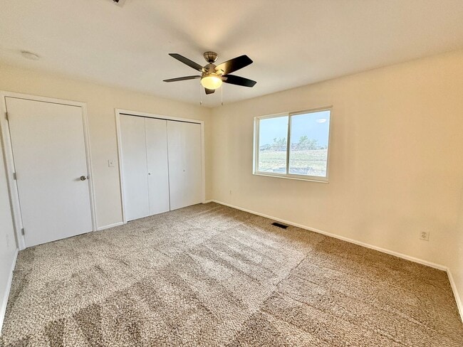 Building Photo - 636 E Clarion Dr