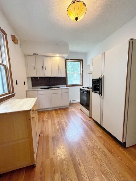 Building Photo - 105 W Elm St