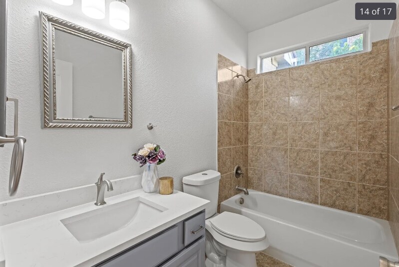Building Photo - 4224 Las Brisas Dr