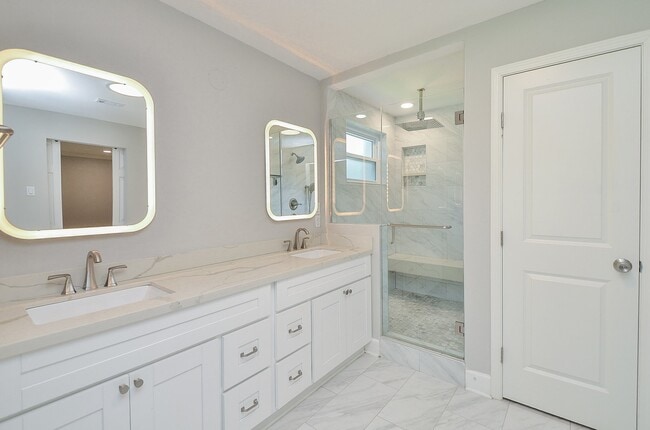 Building Photo - 9606 Highmeadow Dr