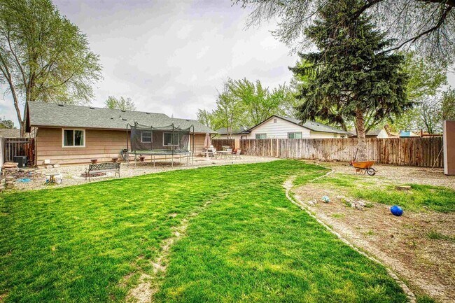 Building Photo - Cozy Single-Level Home in Quiet Neighborhood
