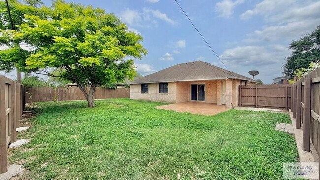 Building Photo - 1587 Pinion Dr