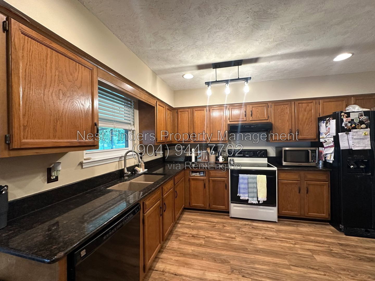 Building Photo - 2051 Oak Water Dr