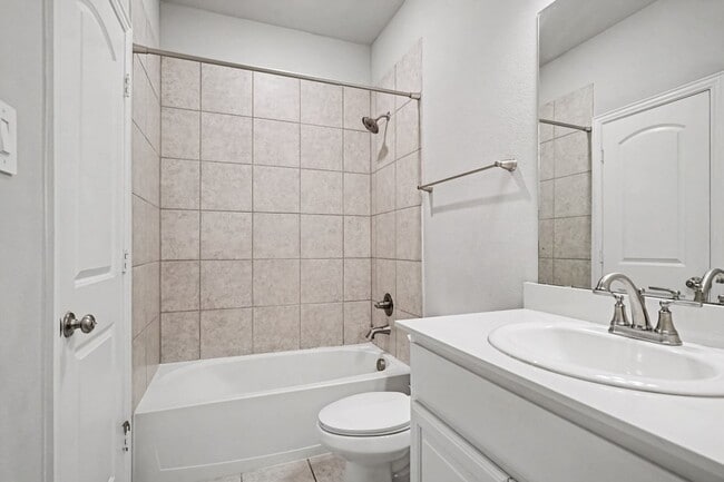 Building Photo - 1425 Waverley Dr