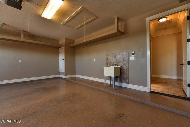 Building Photo - 7379 Black Mesa Dr