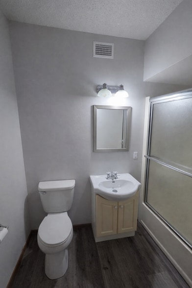 Building Photo - 710 Genrich St