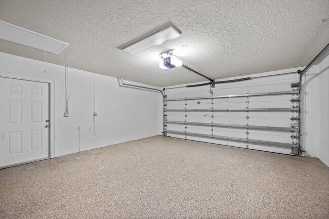 Building Photo - 13741 Sheffield St