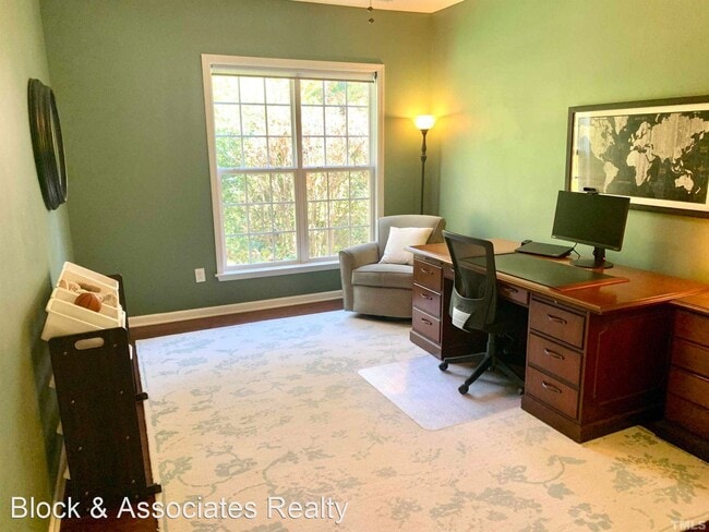 Building Photo - 5 br, 3 bath House - 1221 Hill Hollow Way