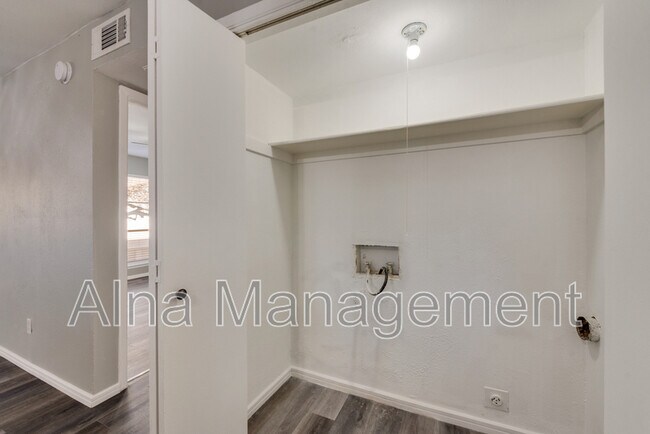 Building Photo - 8110 Skillman St