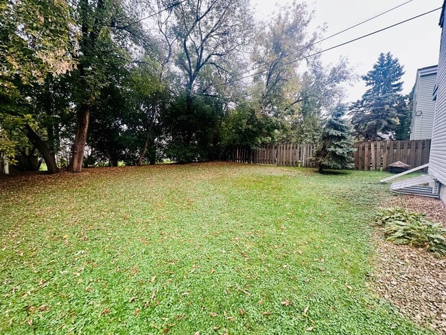 Building Photo - Beautiful 3-Bedroom Single Family Home wit...
