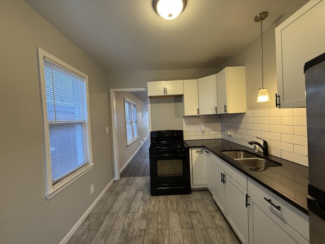 Building Photo - 349 Westminster St