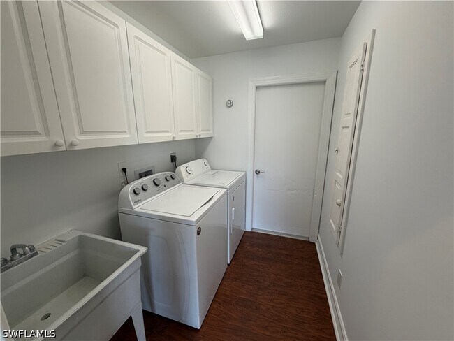 Building Photo - 3425 Anton Ct