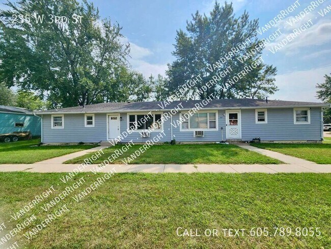 Building Photo - 235 W 3rd St-