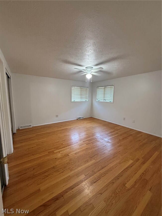 Building Photo - 6580 Forest Glen Ave