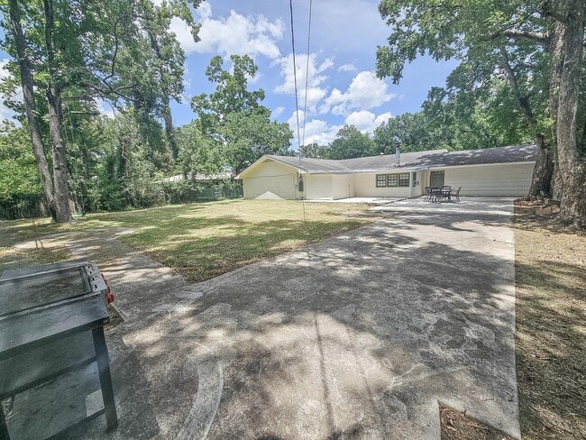 Building Photo - 109 Alida St